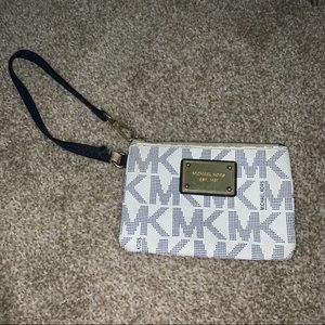 michael kors wristlet